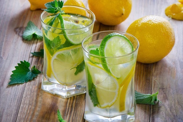 Nutrientes da água com limão
