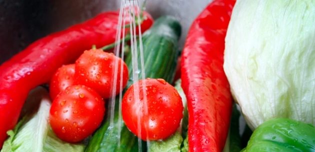 Como limpar os alimentos corretamente
