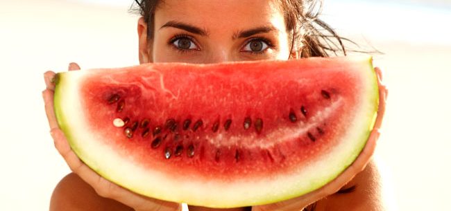 Alimentos para reparar sua pele após e durante o verão