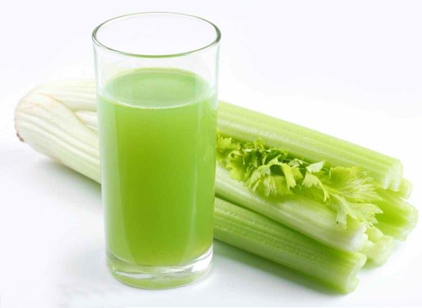 Suco de aipo para emagrecer-1