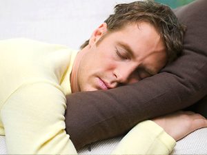 Dormir bem ajuda a queimar gordura