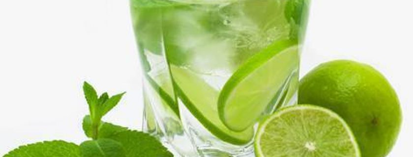 Benefícios de beber suco de limão todas as manhãs