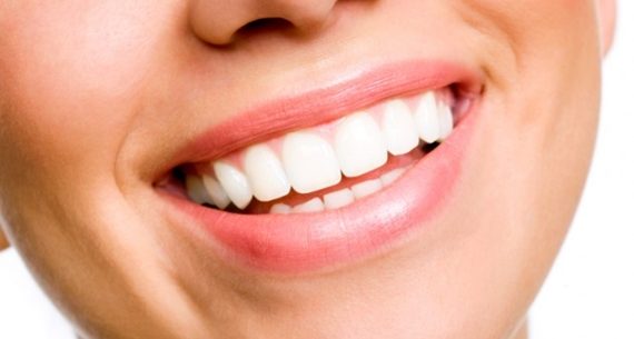 Como branquear os dentes de forma caseira