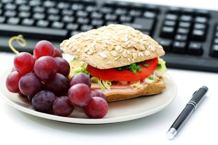 Dicas para cuidar da dieta no trabalho