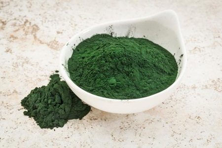 Spirulina seca: Uma fonte concentrada de proteína no mundo vegetal