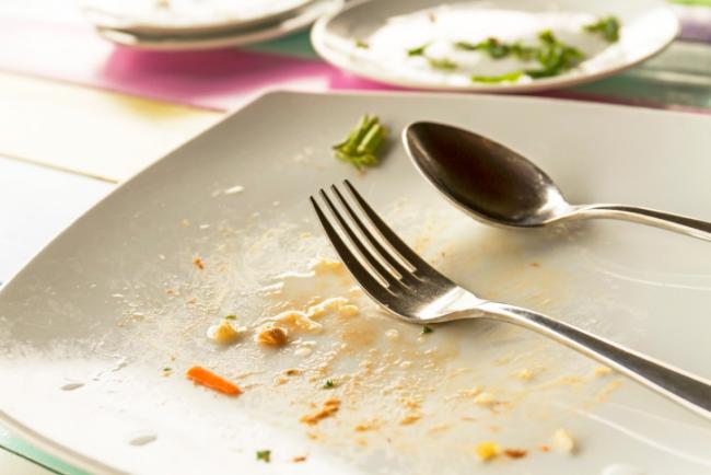 Temos a tendencia de comer tudo que colocamos no prato