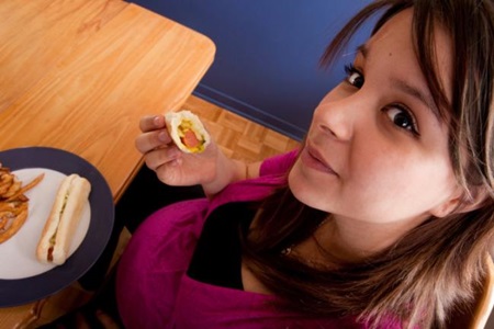 A diabetes gestacional está relacionada com o consumo de comida rápida