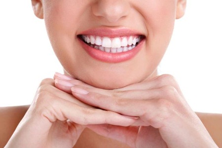 Dentes brancos com simples truques caseiros