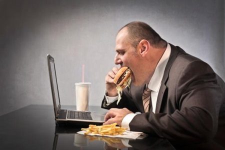 Quanto mais horas trabalhamos, mais engordamos
