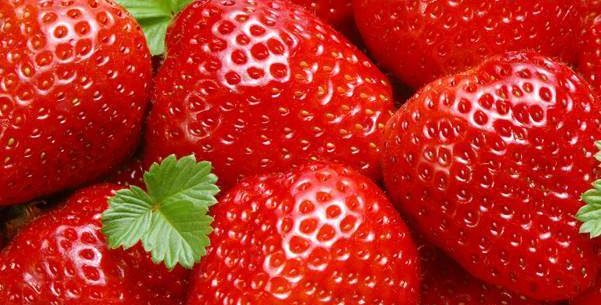 Saboroso e saudável: veja os benefícios do morango para os dentes