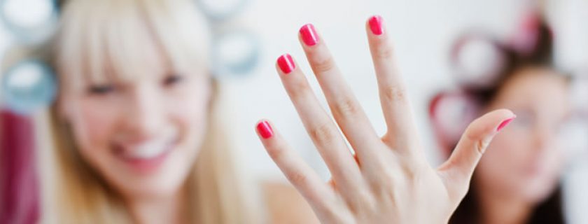 Como tratar unhas quebradiças adequadamente?