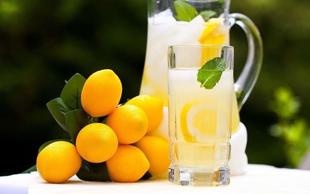 Propriedades e benefícios do suco de limão para a saúde