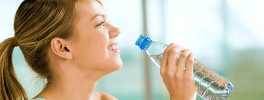 4 sinais de que precisamos beber mais água
