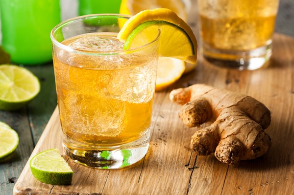 Suco de gengibre e limão para reduzir o colesterol ruim