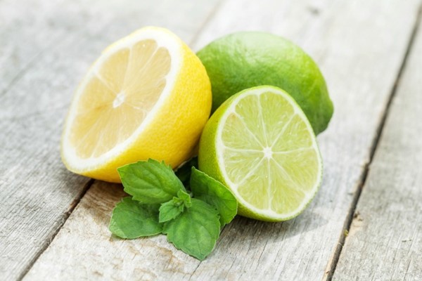 Suco de limão e abacaxi para equilibrar o pH do corpo-1
