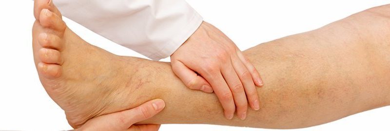 Causas e tratamentos de mãos e pés inchados ao acordar