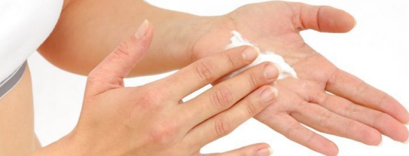 Hiperidrose: 10 remédios caseiros para tratar suor nas mãos e pés