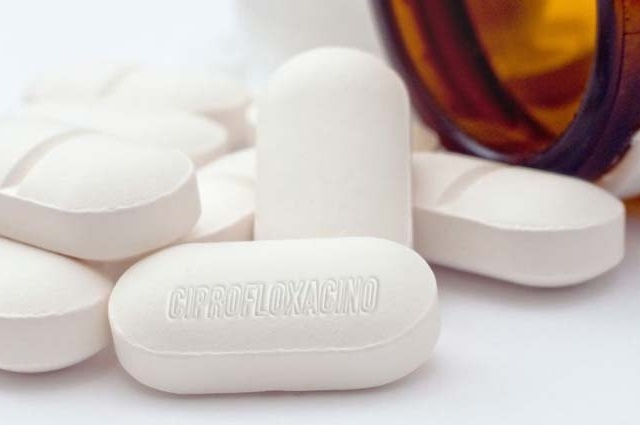 Ciprofloxacino