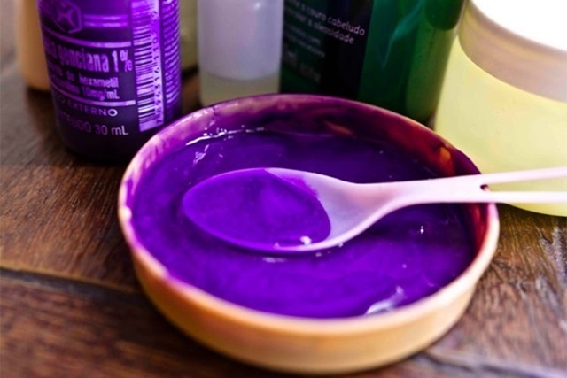 A violeta genciana estraga o cabelo?
