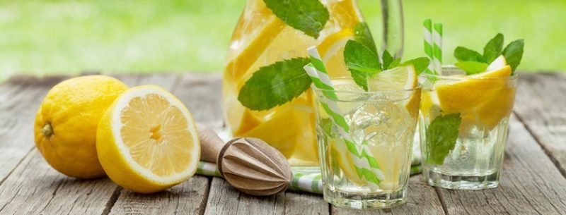 13 incríveis benefícios de tomar água com limão